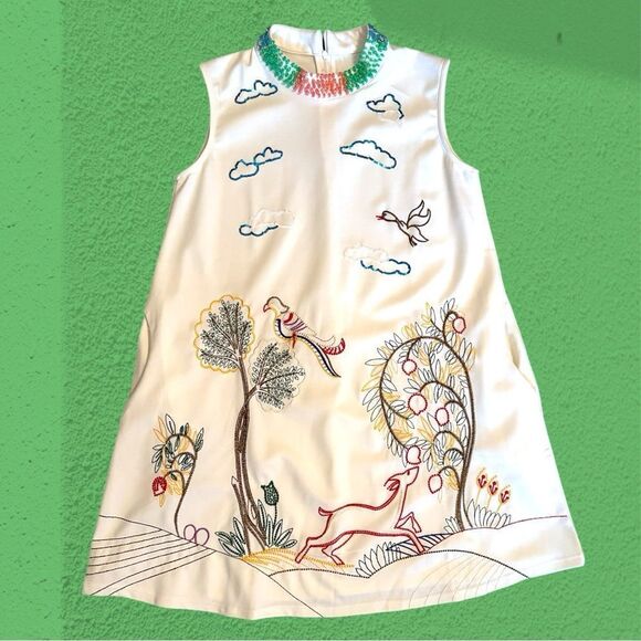 Vintage white embroidered mini shift dress with beaded mock neck. - Picture 6 of 8